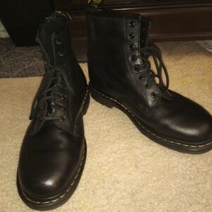 Dr. Martin's 1460  Mens sz. 10.5